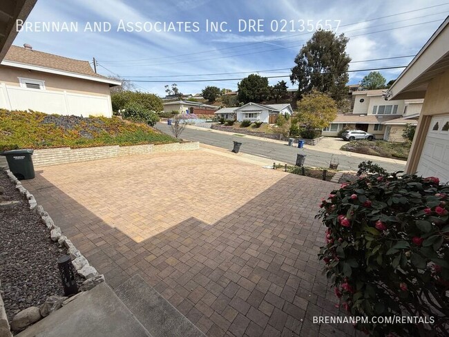 Building Photo - 3 bed 2 bath, Fletcher Hills, View, All Ap...