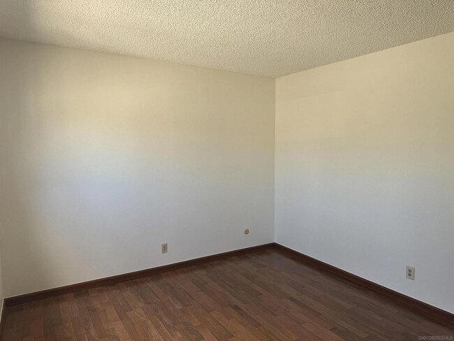 Building Photo - 4617 Kensington Dr