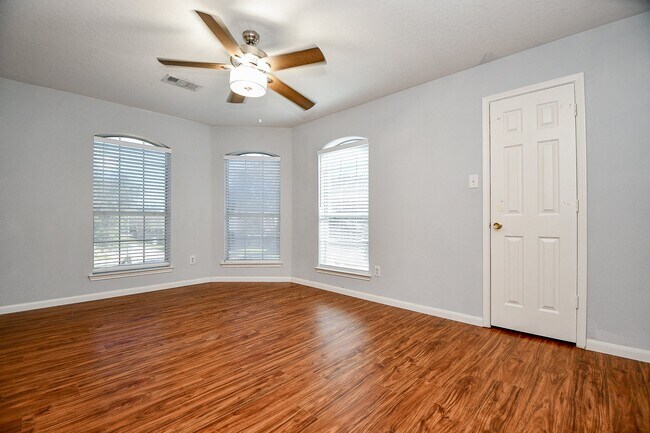 Building Photo - 3019 Red Oak Leaf Trail