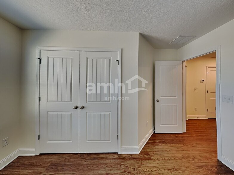 Building Photo - 3154 Creek Village Ln