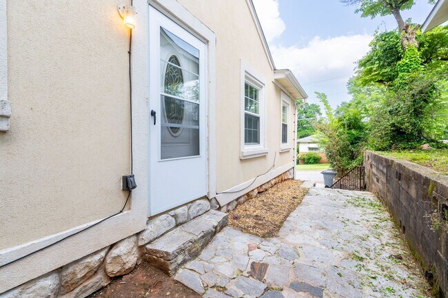 Building Photo - 4-Bedroom Rental in Prime Hapeville Location
