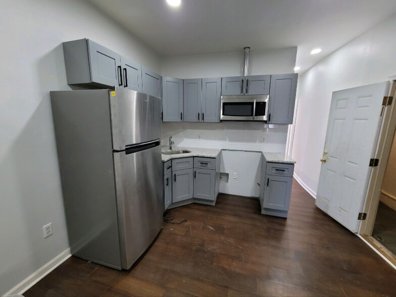 Building Photo - 118 N 52nd St