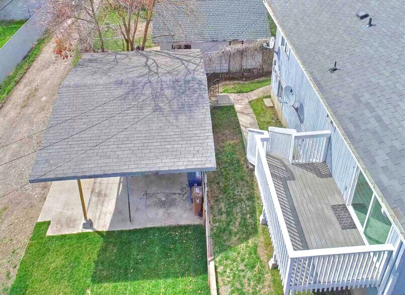 back yard/carport/deck - 1734 E Liberty Ave