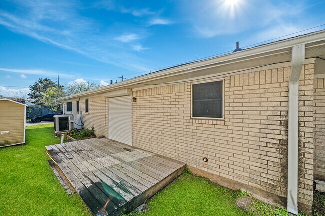 Building Photo - 1318 55th St