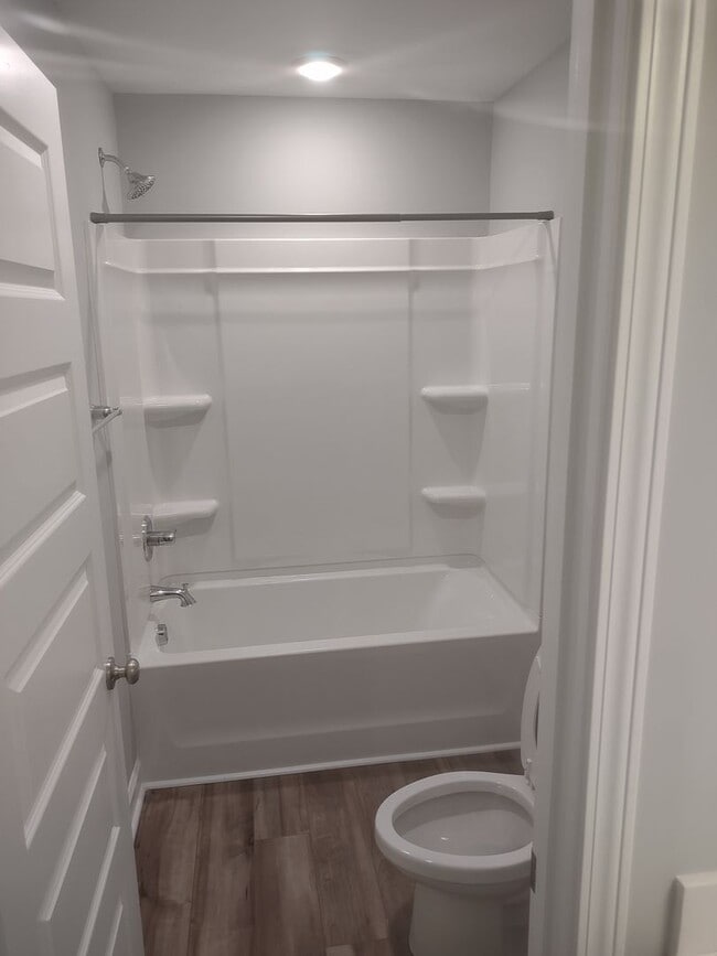 Building Photo - **$800.00 OFF THE FIRST FULL MONTHS RENT W...