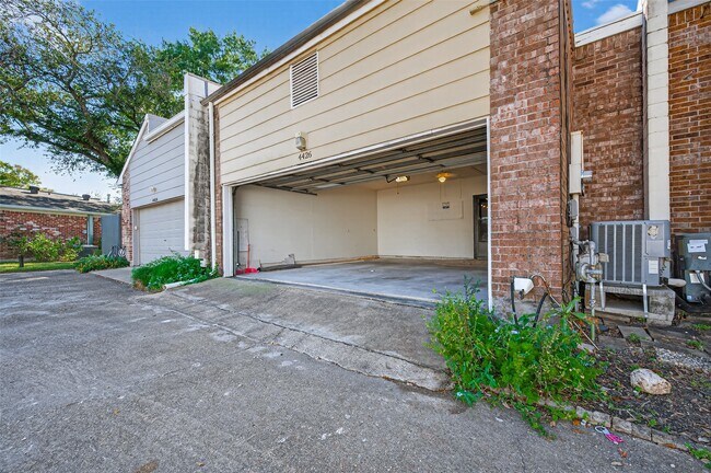 Building Photo - 4426 Basswood Ln