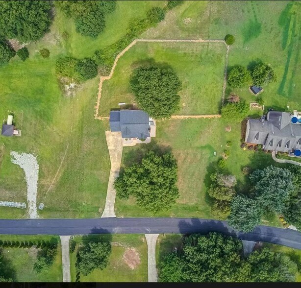 Building Photo - 2565 Oakes Plantation Dr