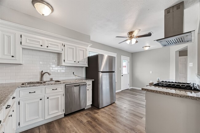 Building Photo - 3613 Truxton Dr