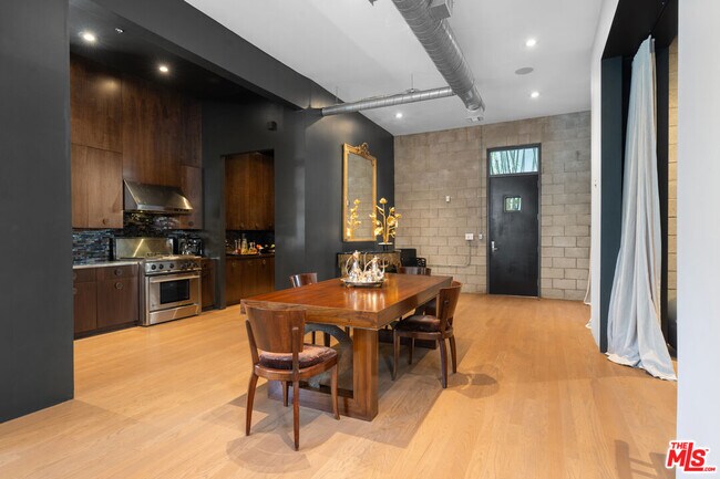 Building Photo - 710 Orlando Ave