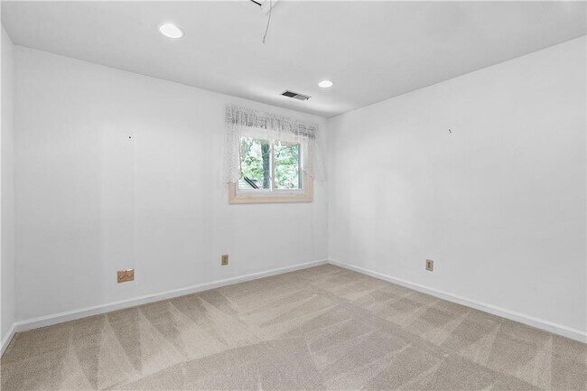 Building Photo - 755 Nile Dr
