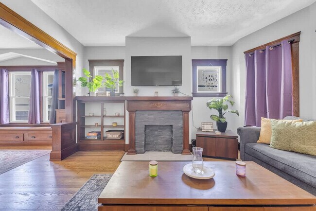 Building Photo - 2638 E 126th St