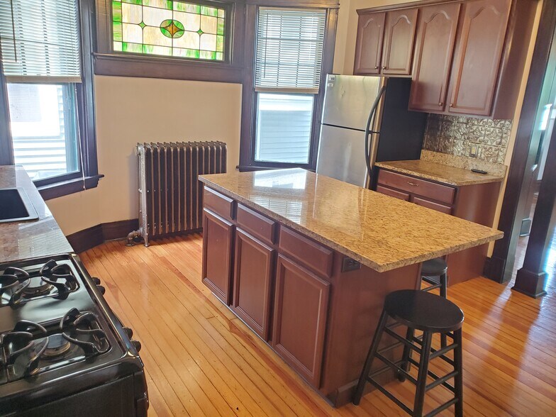 Building Photo - 208 Ontario St