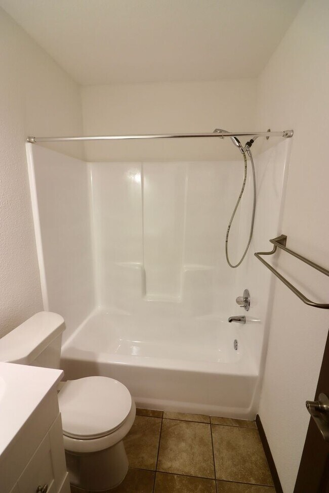 Building Photo - FOR LEASE! Newly Remodeled - 3 Bedroom - 1...