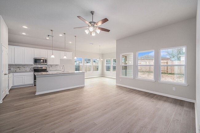 Building Photo - 12983 Skyline Dr