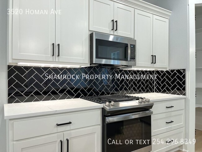 Building Photo - New Central Waco Home