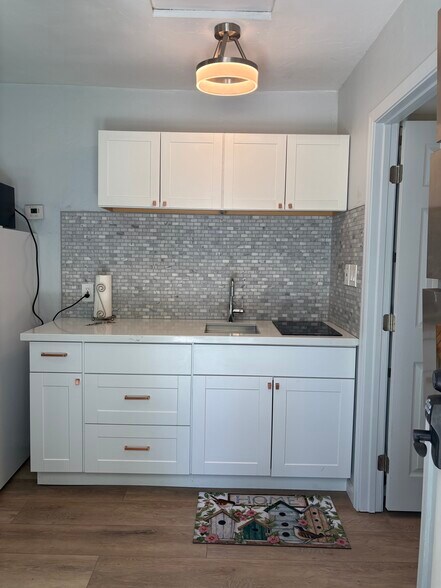 Kitchenette - 435 Lincoln Ave