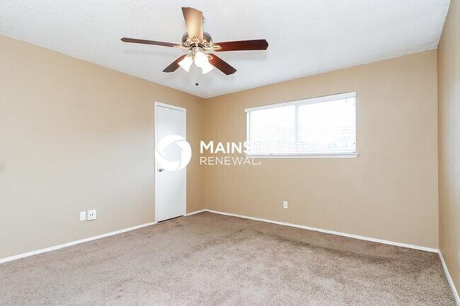Building Photo - 3 Bedroom Pet-Friendly Home in Grand Prair...