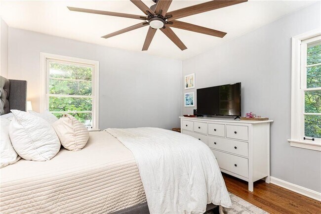 Building Photo - 1295 Lindenwood Ln NE