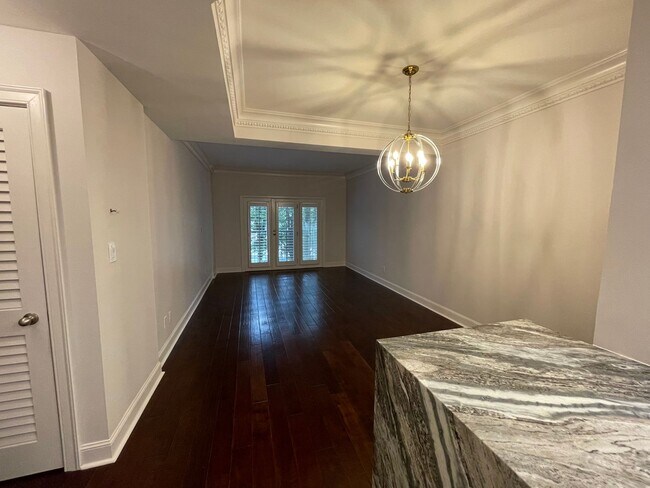Building Photo - 1BD/1BA Condo located in The Monarch
