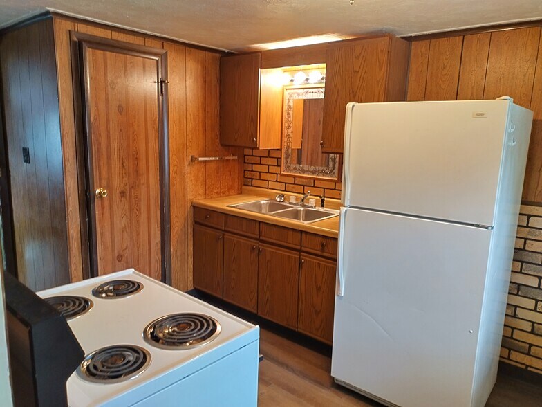 Building Photo - 814 E Kimberly Ave