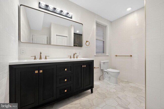 Building Photo - 3236 Mercer St