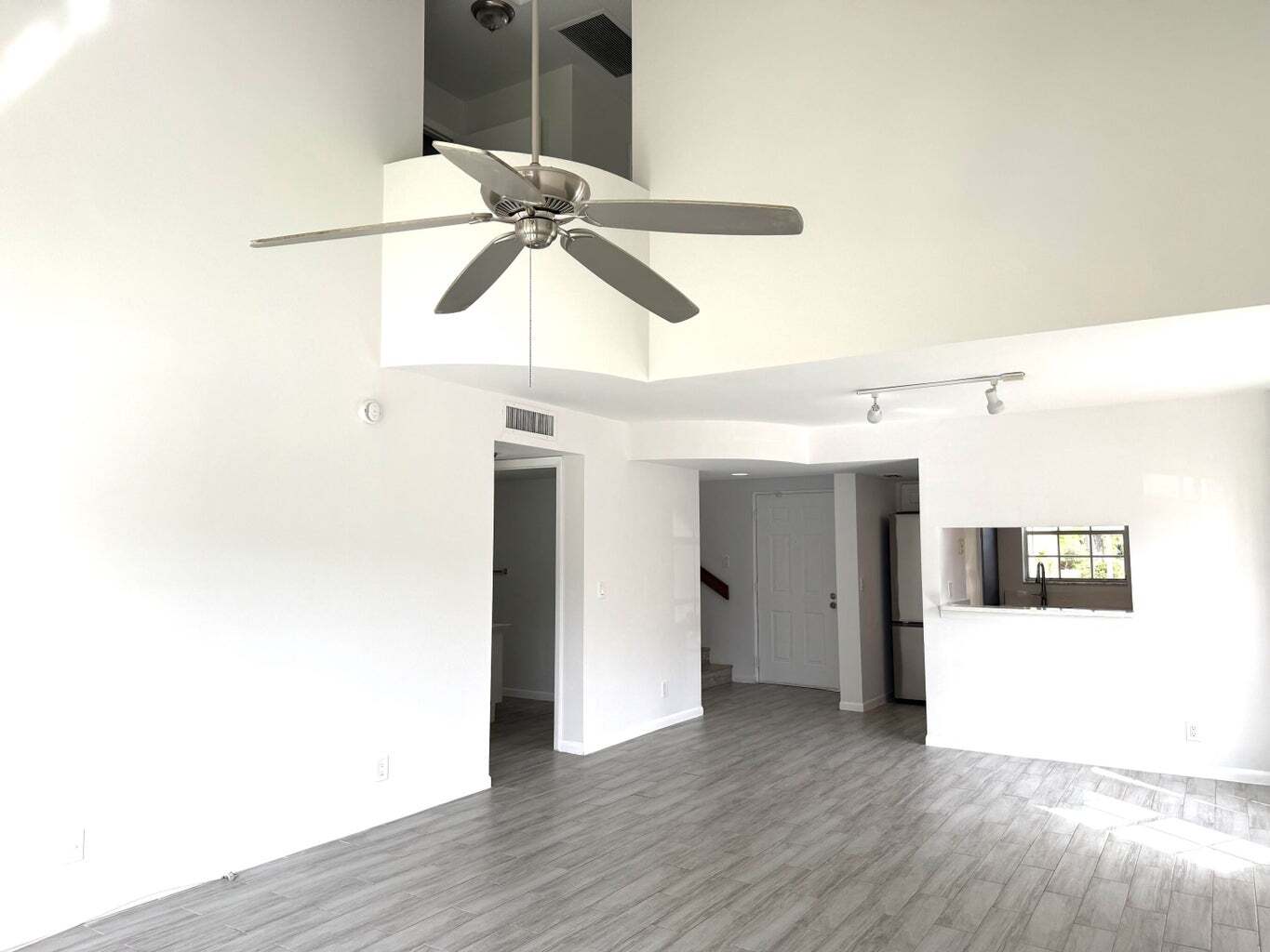 Building Photo - 6307 La Costa Dr