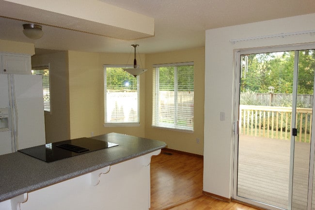 Building Photo - 15645 SW Bulrush Ln