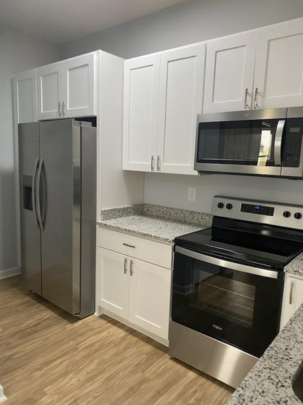 Building Photo - 10111 Rogers Dr