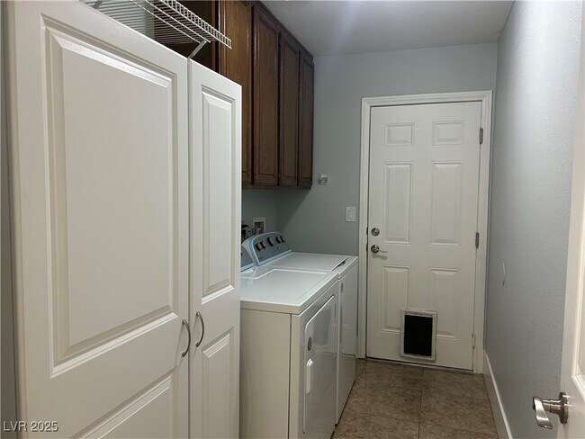 Building Photo - 3436 N Tenaya Wy