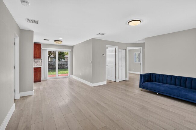 Building Photo - 6281 NW 14th Ct