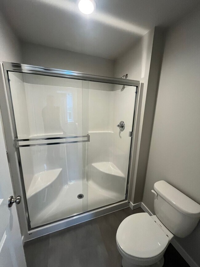 Building Photo - Brand New & Beautiful 2025 Holt Home !  Wa...