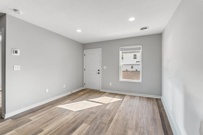 Building Photo - 386 N Franklin St