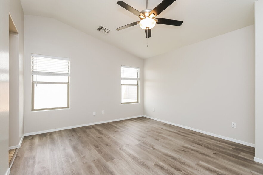 Building Photo - 1794 W Desert Canyon Dr