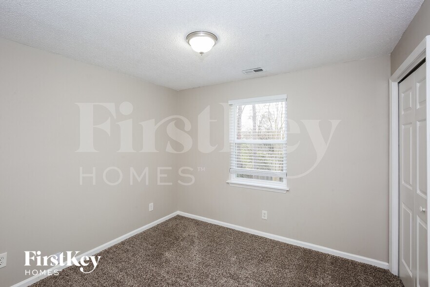 Building Photo - 6020 Carriage Oaks Dr