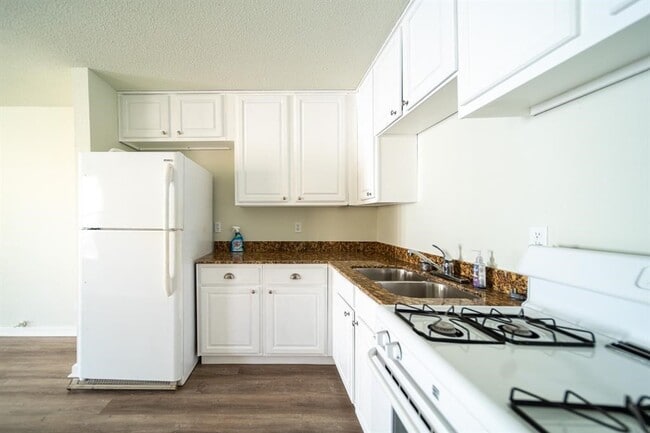 Building Photo - 5400 Sheldon St