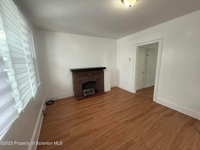 Building Photo - 417 Willow St