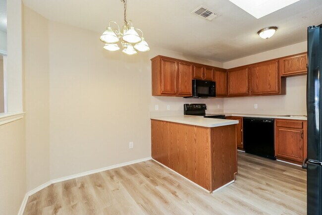Building Photo - 6101 Summerfield Dr