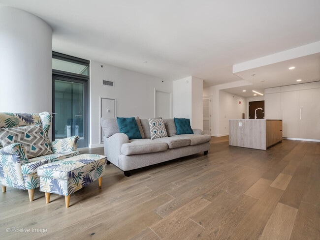 Building Photo - 211 N Harbor Dr