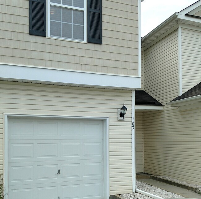 Building Photo - 103 Pinter Ct