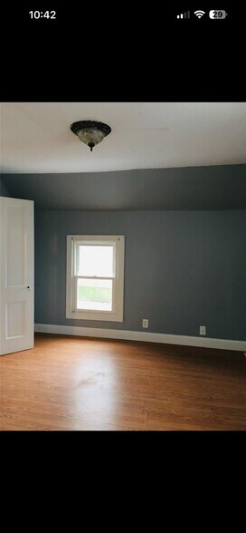 Building Photo - 615 Cottage Ave