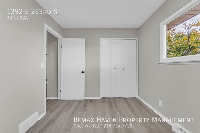 Building Photo - 1392 E 263rd St