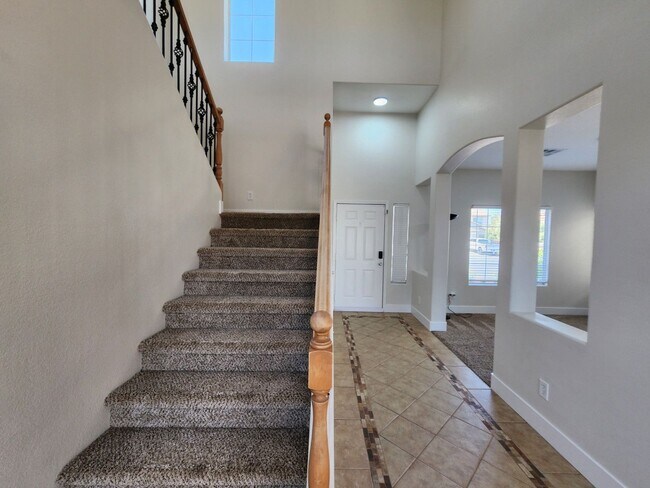Building Photo - In the Heart of Green Valley Ranch