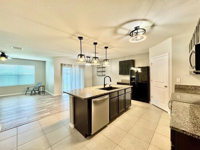 Building Photo - 10626 Park Meadowbrooke Dr