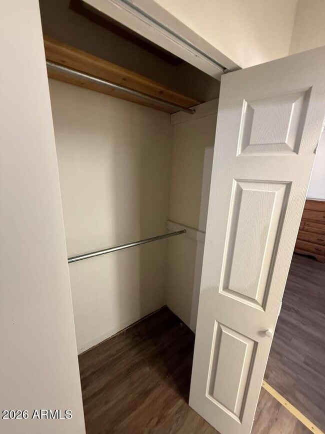 Building Photo - 936 E 8th St