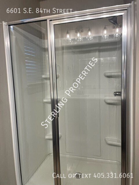 Building Photo - 6601 SE 84th St