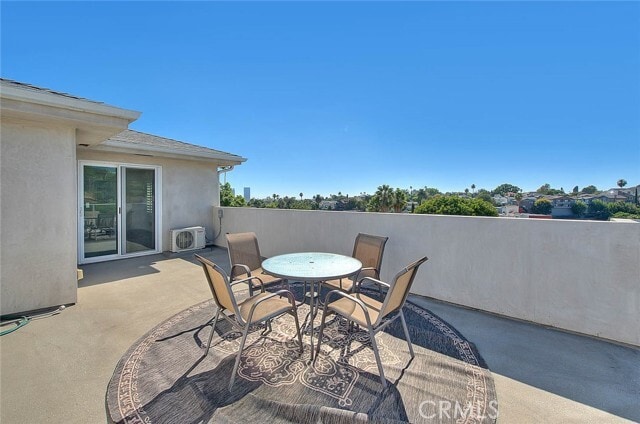 Building Photo - 1234 Lilac Terrace