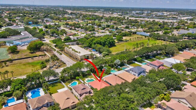 Building Photo - 1050 Delray Lakes Dr