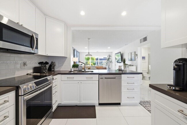 Building Photo - 1501 S Ocean Blvd