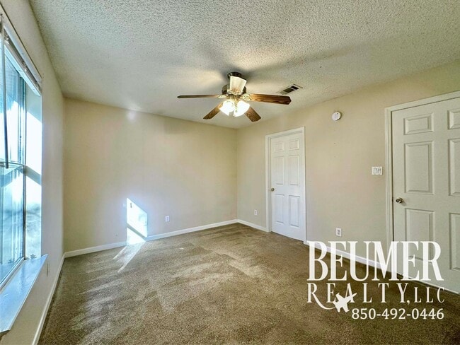 Building Photo - Charming Home with Spacious Backyard and M...