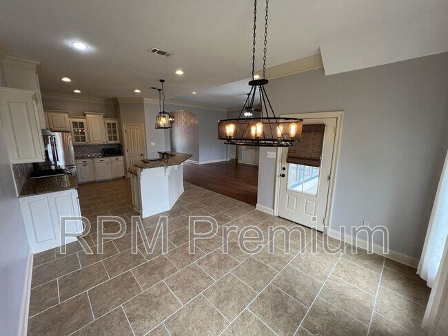 Building Photo - 7335 Oak View Dr.